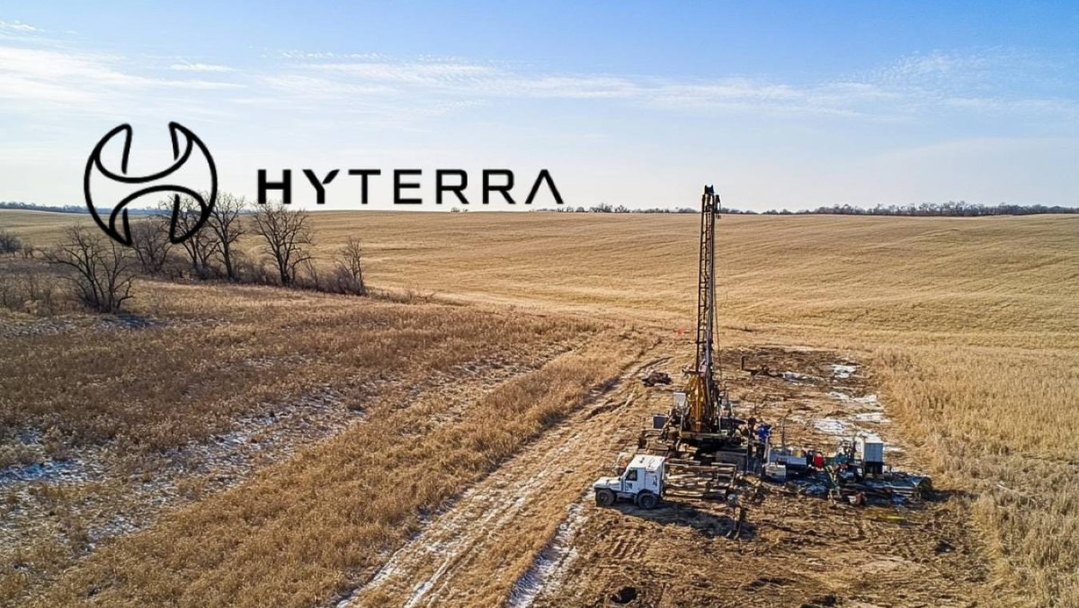 A drilling rig in rural Kansas during HyTerra’s natural hydrogen exploration campaign.