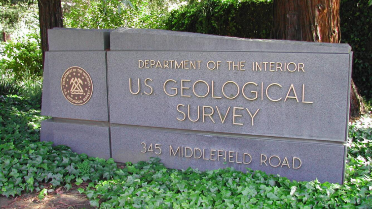US Geological Survey sign highlighting federal research and regulation of geologic hydrogen