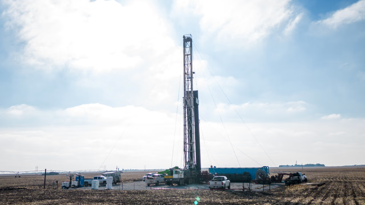 Drilling rig used in U.S. underground hydrogen field testing