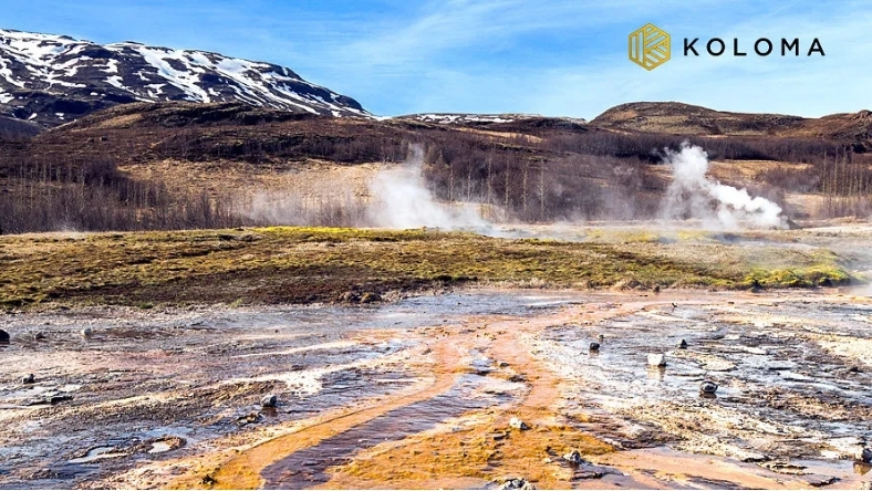 Geothermal landscape with steam vents linked to natural hydrogen research