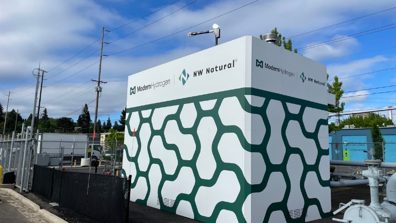 Modern Hydrogen and NW Natural branded hydrogen unit